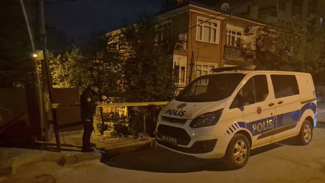 Bir dairede 3 kişinin cesedi bulundu! 5